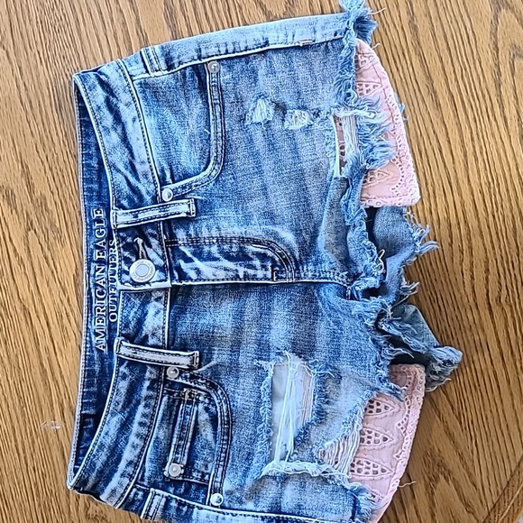 AEO Shortie Shorts - Picture 2 of 3